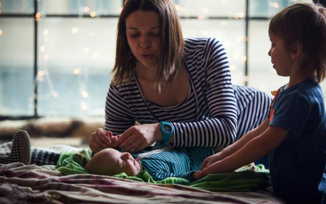 Wysoka gorączka u niemowląt – postępowanie, przyczyny, objawy